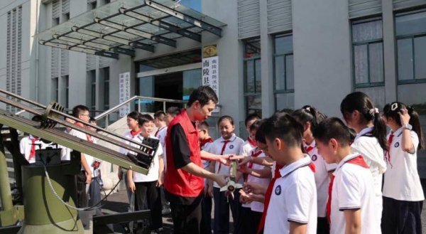 东兴证券 安徽省南陵县科普研学活动点亮青少年科学梦